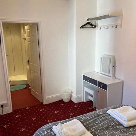 בלקפול Marston Town Centre Villa מראה חיצוני תמונה