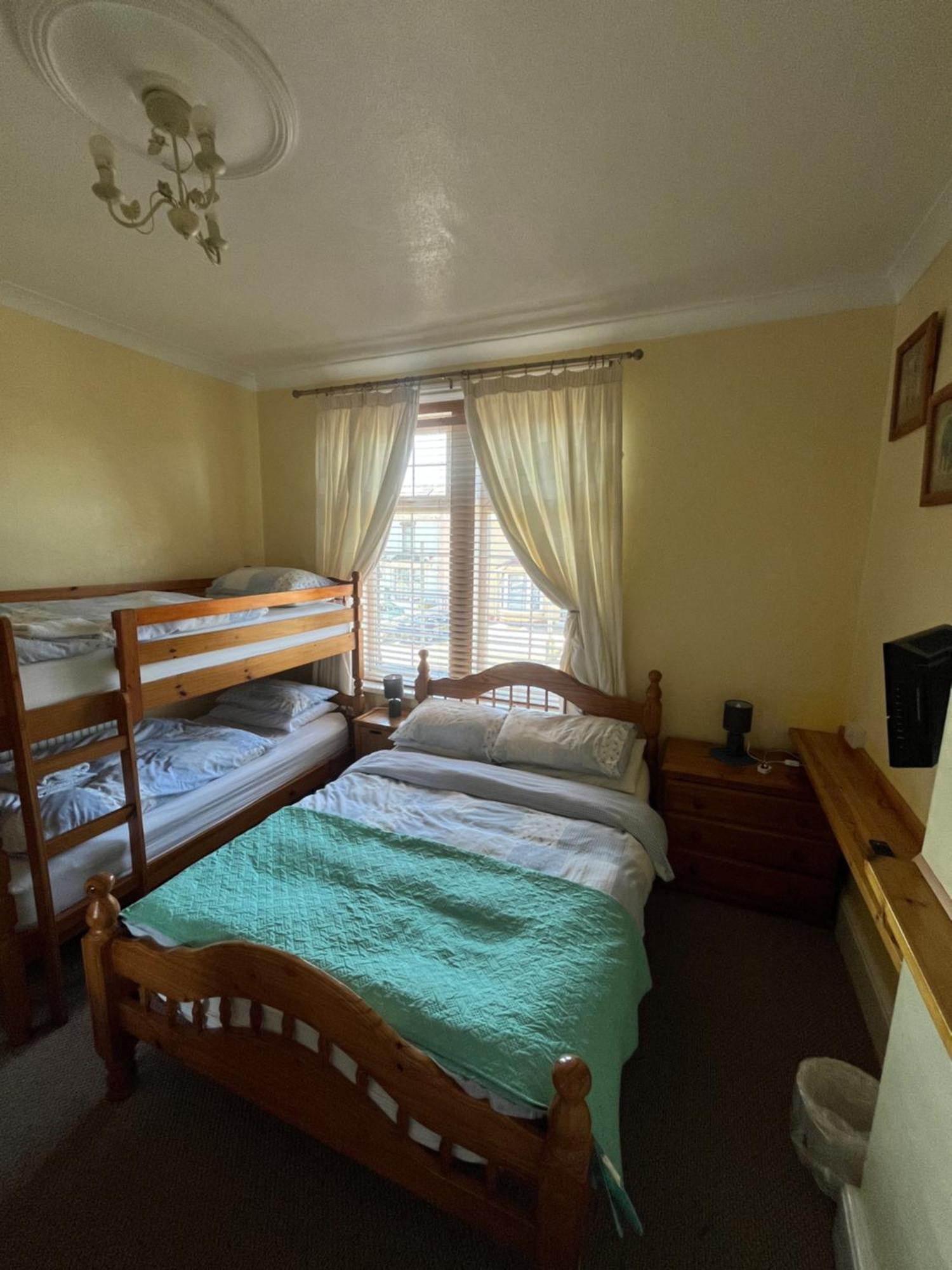 בלקפול Marston Town Centre Villa מראה חיצוני תמונה