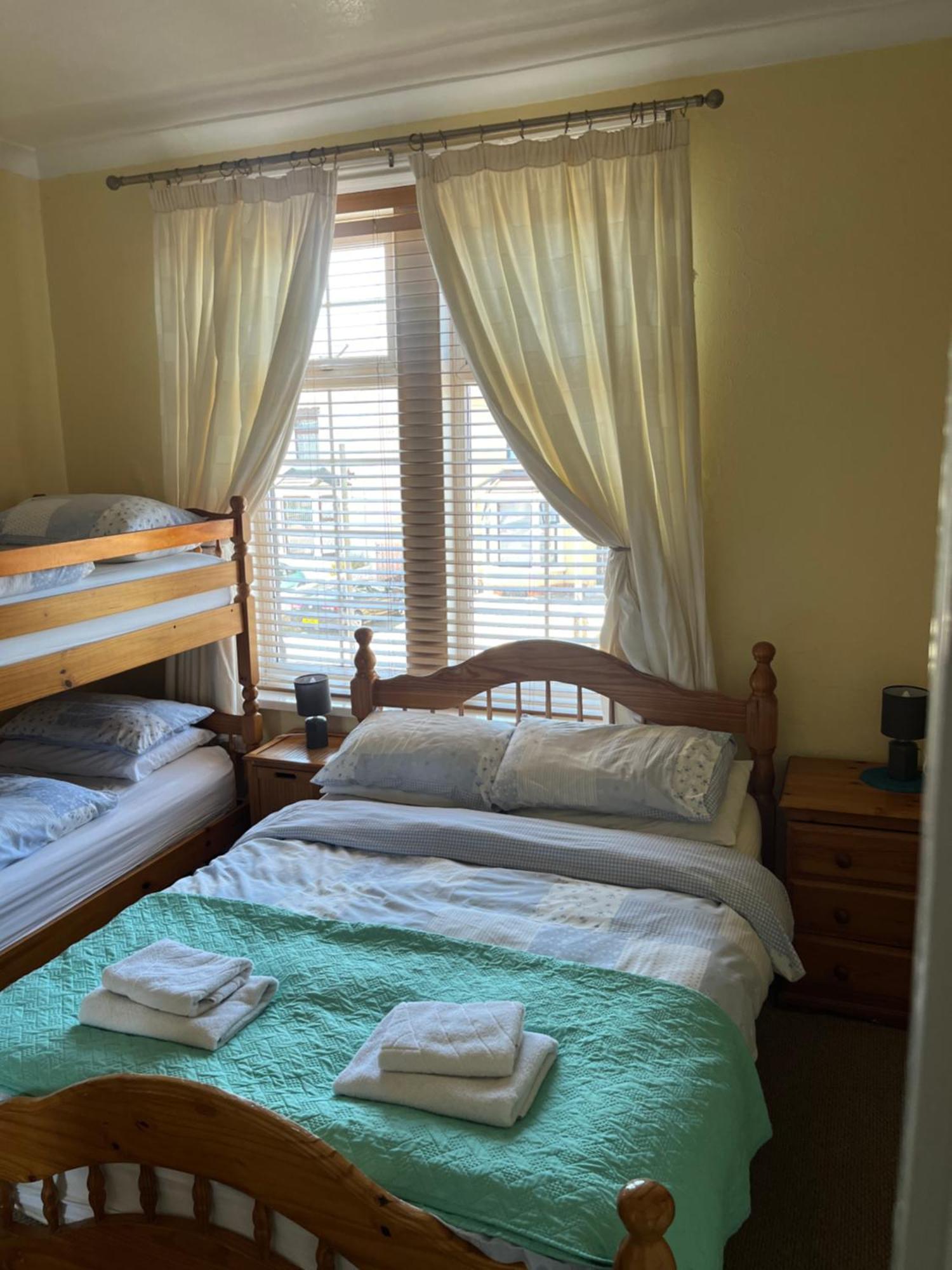 בלקפול Marston Town Centre Villa מראה חיצוני תמונה
